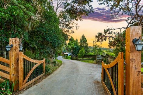Photo of property in 847 West Coast Road, Oratia, Auckland, 0604