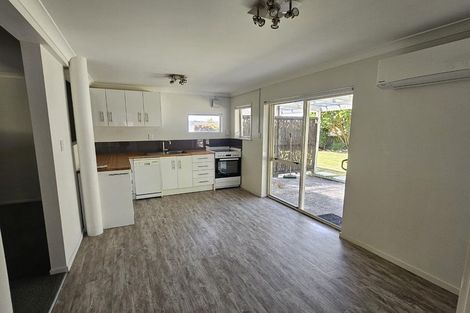 Photo of property in 41 Pohutukawa Avenue, Red Beach, 0932