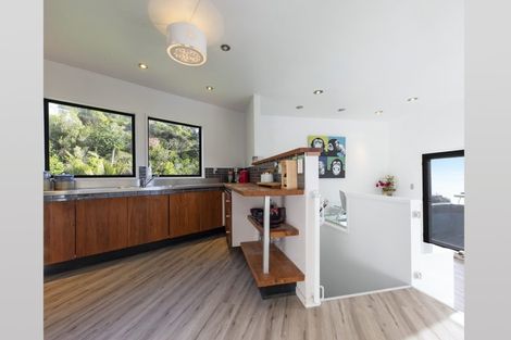 Photo of property in 73 Piha Road, Piha, New Lynn, 0772