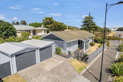Photo of property in 2 Rangiora Street, Castlecliff, Whanganui, 4501