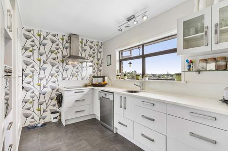 Photo of property in 96 Colwill Road, Massey, Auckland, 0614