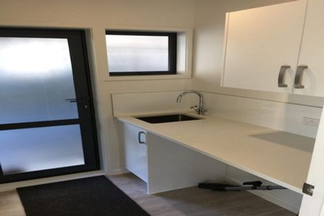 Photo of property in 2/48 Sunset Road, Unsworth Heights, Auckland, 0632