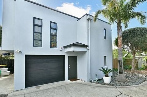 Photo of property in 2/1376 Whangaparaoa Road, Army Bay, Whangaparaoa, 0930