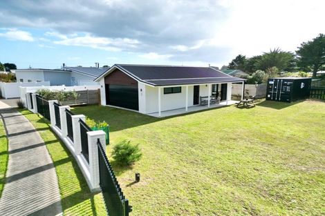 Photo of property in 2 Sandown Avenue, Himatangi Beach, Foxton, 4891