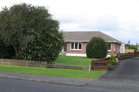 Photo of property in 10 Moor Avenue, Te Atatu Peninsula, Auckland, 0610