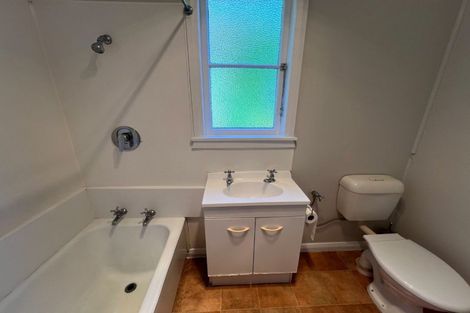 Photo of property in 16 Stirling Crescent, Hokowhitu, Palmerston North, 4410