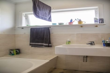 Photo of property in 7 Locket Road, Glenfield, Auckland, 0629