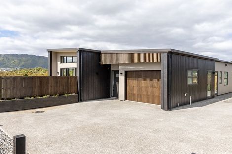 Photo of property in 8 Mirek Street, Waikanae, 5036