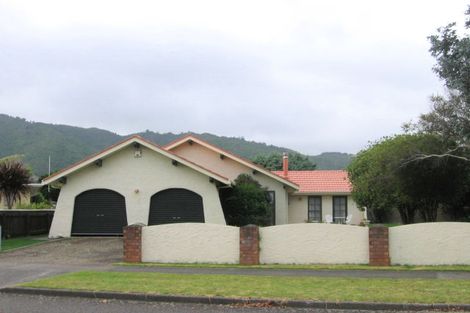 Photo of property in 3 Kanawa Street, Waikanae, 5036
