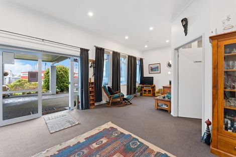 Photo of property in 373 Broadway, Stratford, 4332