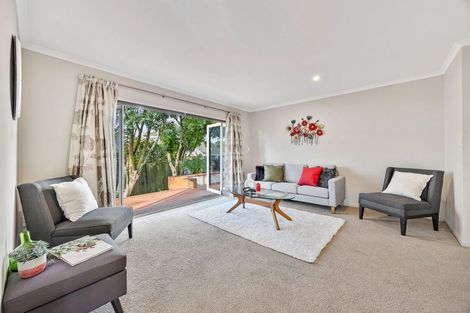 Photo of property in 13 Bridgehead Cove, West Harbour, Auckland, 0618