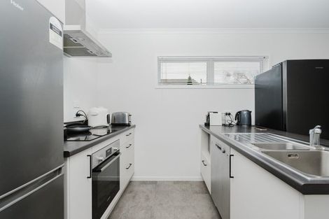 Photo of property in 2/10 Burrows Place, Frankton, Hamilton, 3204