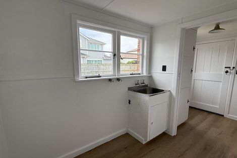 Photo of property in 12 Crete Avenue, Milford, Auckland, 0620