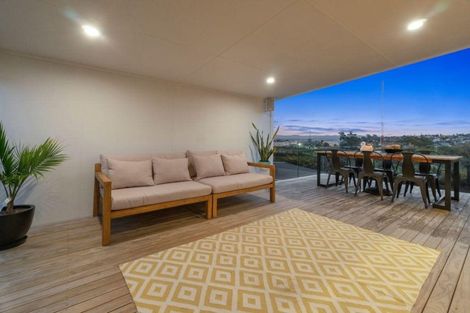 Photo of property in 27 Taioma Crescent, Te Atatu Peninsula, Auckland, 0610