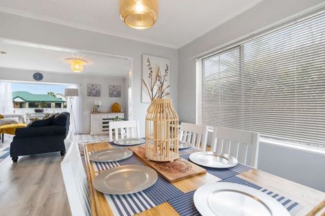 Photo of property in 5 Rosebank Avenue, Kelvin Grove, Palmerston North, 4414