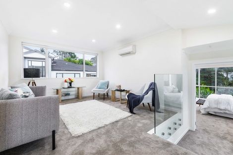 Photo of property in 16 Para Close, Fairview Heights, Auckland, 0632