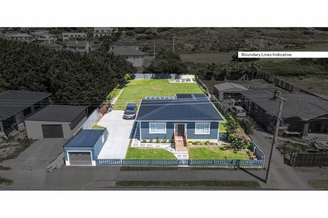 Photo of property in 28 Ocean Beach Road, Bluff, 9814