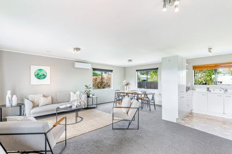 Photo of property in 91a/2 Beach Road, Te Atatu Peninsula, Auckland, 0610