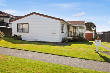 Photo of property in 124 Pikarere Street, Titahi Bay, Porirua, 5022