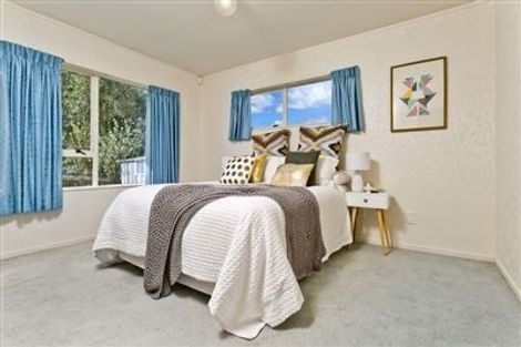Photo of property in 2 Owl Court, Unsworth Heights, Auckland, 0632