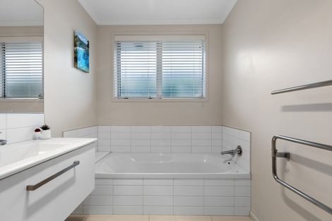 Photo of property in 15 Seashell Drive, Papamoa Beach, Papamoa, 3118