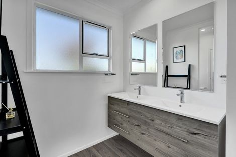 Photo of property in 2775 Eltham Road, Te Kiri, Opunake, 4682