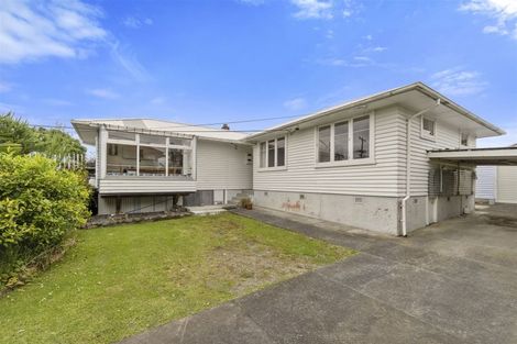Photo of property in 50 Roberts Road, Te Atatu South, Auckland, 0610