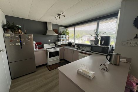 Photo of property in 3 Kilkenny Grove, Wainuiomata, Lower Hutt, 5014