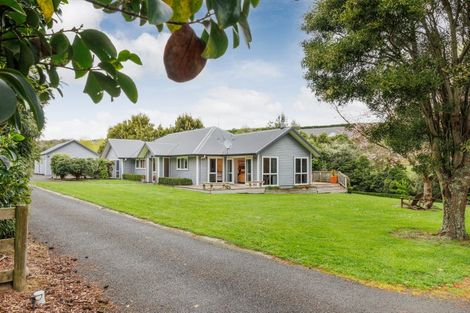 Photo of property in 35 Oram Drive, Turitea, Palmerston North, 4472