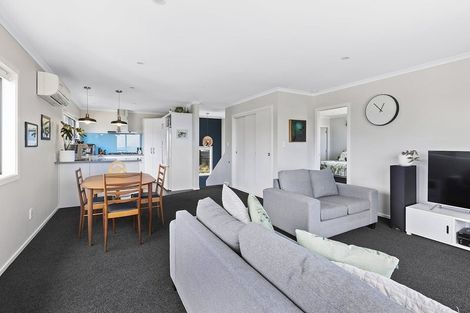 Photo of property in 12 Grumman Lane, Newlands, Wellington, 6037