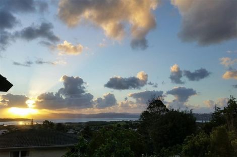 Photo of property in 41 Ridgemount Rise, Mangere Bridge, Auckland, 2022