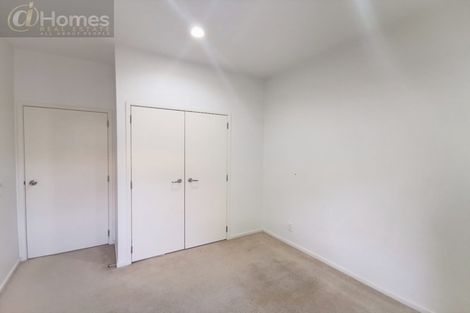 Photo of property in 39 Hewlett Road, Massey, Auckland, 0614