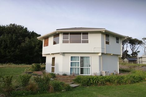 Photo of property in 4d Rangiuru Road, Otaki Beach, Otaki, 5512