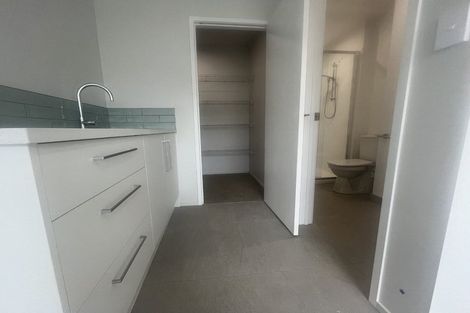 Photo of property in 2 Mikoikoi Crescent, Mangere Bridge, Auckland, 2022