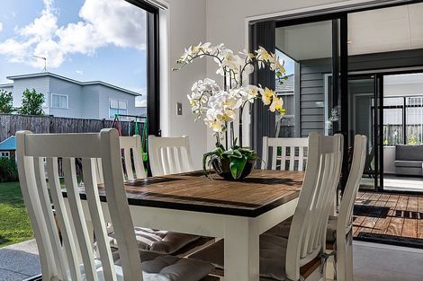 Photo of property in 2 Taikura Avenue, Red Beach, 0932