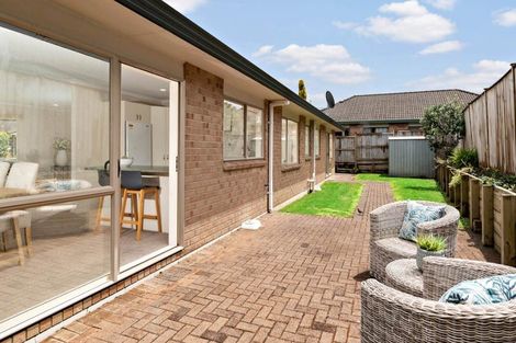 Photo of property in 10 Attymon Lane, East Tamaki, Auckland, 2016