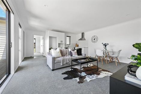 Photo of property in 2u1 Searancke Place, Fairfield, Hamilton, 3214