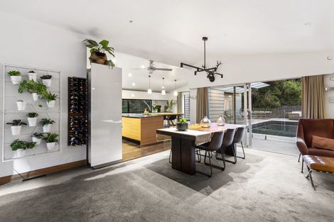 Photo of property in 166 Godley Road, Titirangi, Auckland, 0604