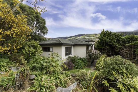 Photo of property in 2 Kowhai Street, Tawa, Wellington, 5028