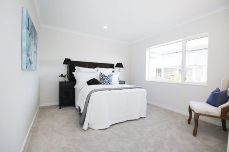 Photo of property in 16 Skulander Crescent, Orewa, 0931