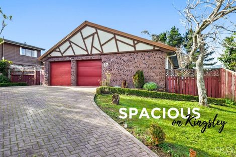 Photo of property in 17 King Charles Drive, Kingsley Heights, Upper Hutt, 5018