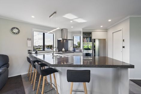 Photo of property in 9 Huetu Place, Bell Block, New Plymouth, 4312