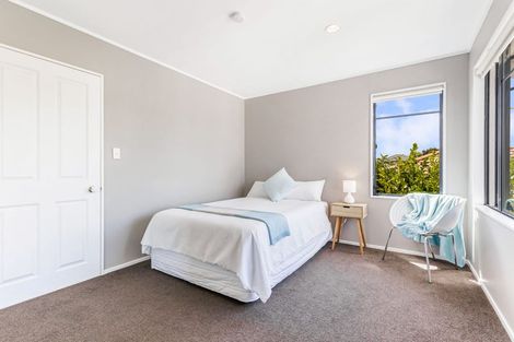 Photo of property in 15 Cellarmans Street, Te Atatu Peninsula, Auckland, 0610
