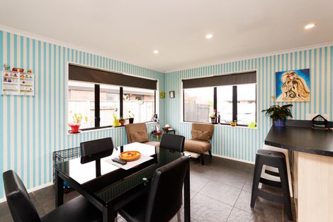 Photo of property in 15 Orlando Way, Kelvin Grove, Palmerston North, 4414