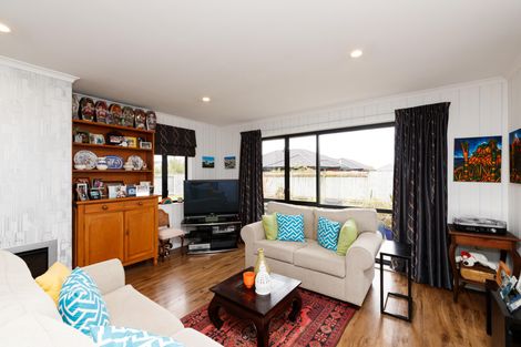 Photo of property in 15 Orlando Way, Kelvin Grove, Palmerston North, 4414