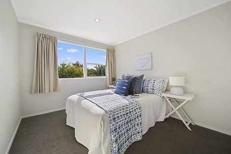 Photo of property in 72 Walworth Avenue, Pakuranga Heights, Auckland, 2010