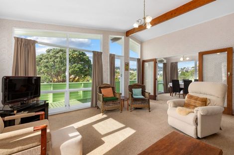 Photo of property in 25 Churton Drive, Churton Park, Wellington, 6037