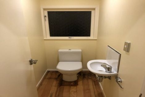 Photo of property in 2/26 Coroglen Avenue, Birkenhead, Auckland, 0626