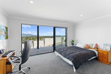 Photo of property in 95 Kakariki Grove, Waikanae, 5036