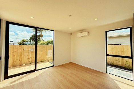 Photo of property in 4a Roberts Road, Matakatia, Whangaparaoa, 0930